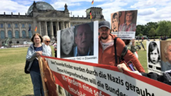Christoph Schwarz from the Geraubte Kinder – Vergessene Opfer association demonstrating in front of the German Bundestag in Berlin